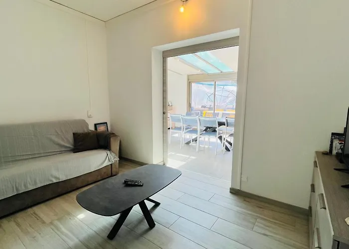 Maison Hirondelles, Piscine Et Foret 펜션