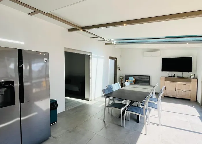 펜션 Maison Hirondelles, Piscine Et Foret