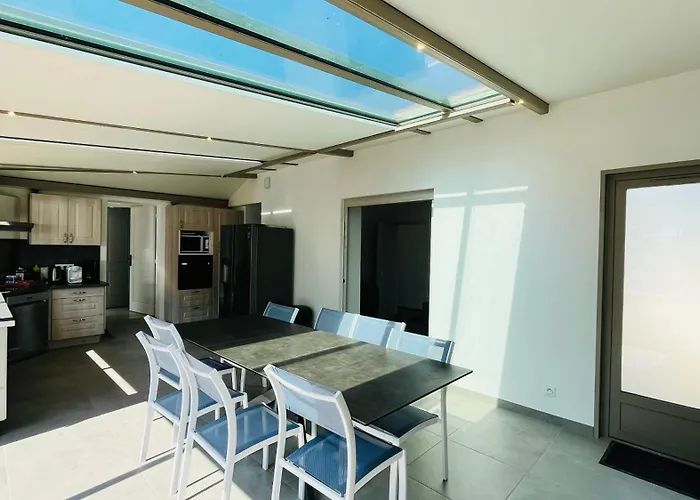 Casa de Férias Maison Hirondelles, Piscine Et Forêt